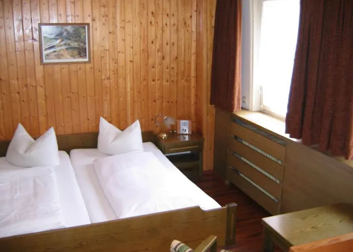 恩特拉奇特酒店 2*